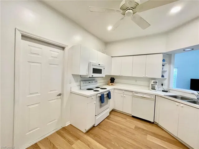 685 Windsor Sq 101, Naples, Florida 34104