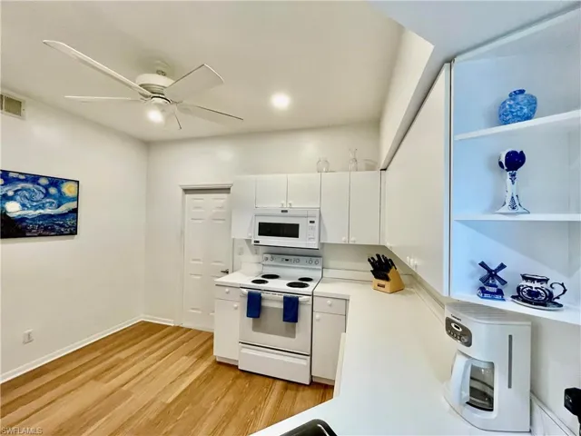 685 Windsor Sq 101, Naples, Florida 34104
