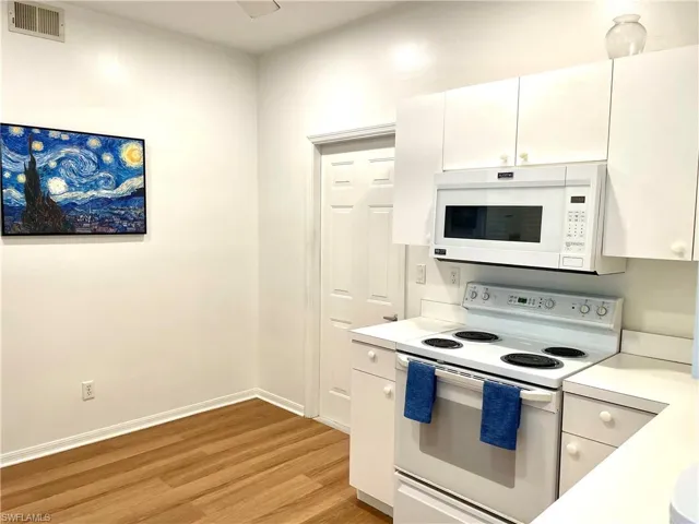 685 Windsor Sq 101, Naples, Florida 34104