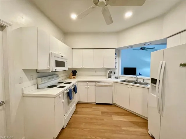 685 Windsor Sq 101, Naples, Florida 34104