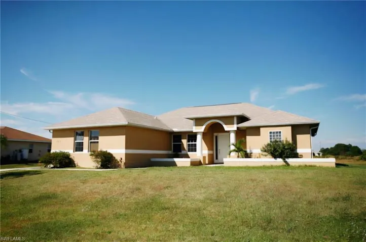 390  Palomar  AVE, Lehigh Acres, FL 33974