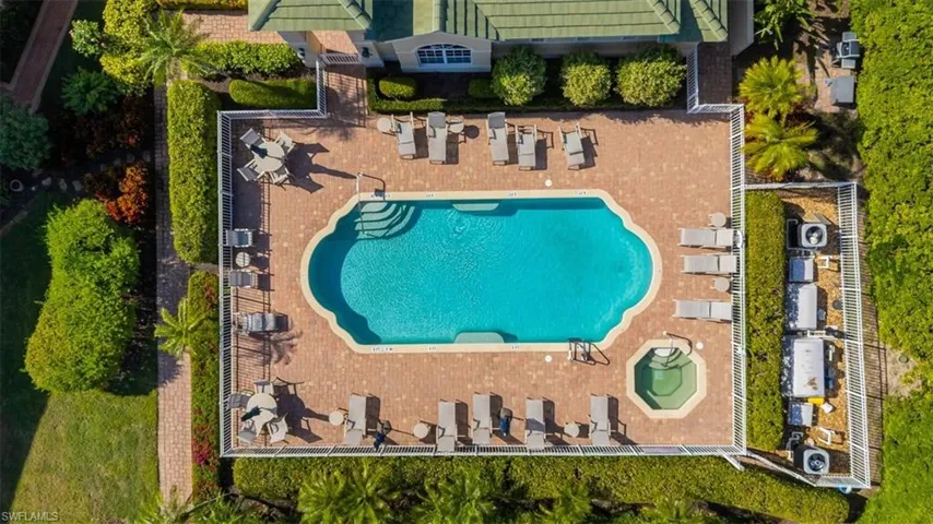 558  Vintage Reserve  LN, Naples, FL 34119