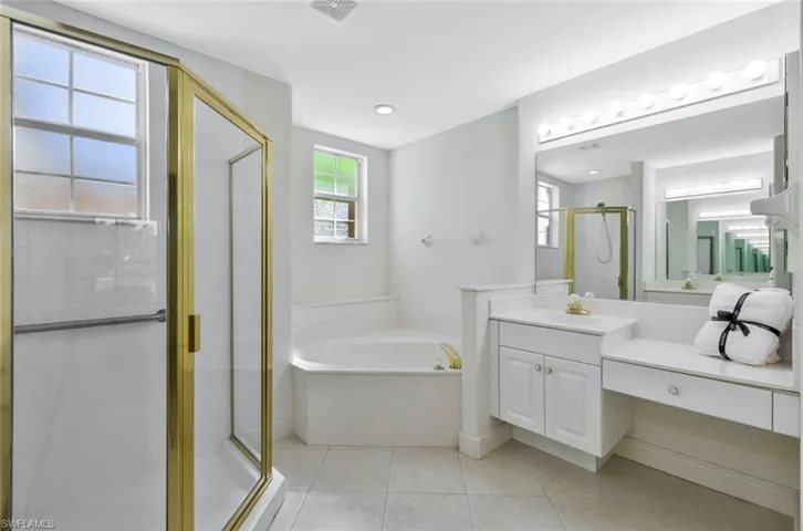 558  Vintage Reserve  LN, Naples, FL 34119
