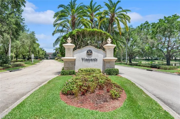 558  Vintage Reserve  LN, Naples, FL 34119
