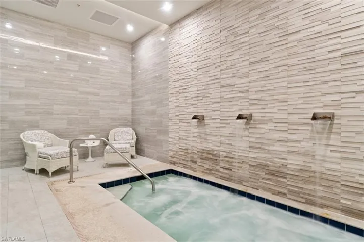 558  Vintage Reserve  LN, Naples, FL 34119
