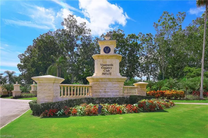 558  Vintage Reserve  LN, Naples, FL 34119