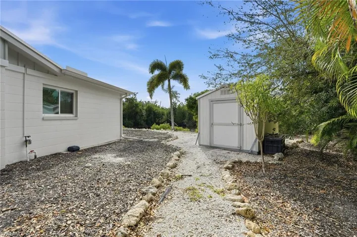 1806 Ibis Ln E, Sanibel, Florida 33957