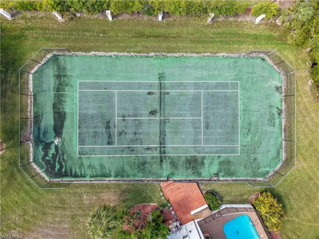 Birds eye view of property