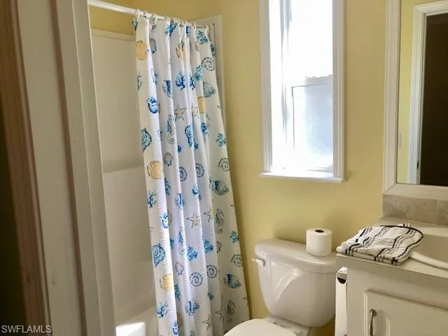 Full bath with shower / tub combo and vanity