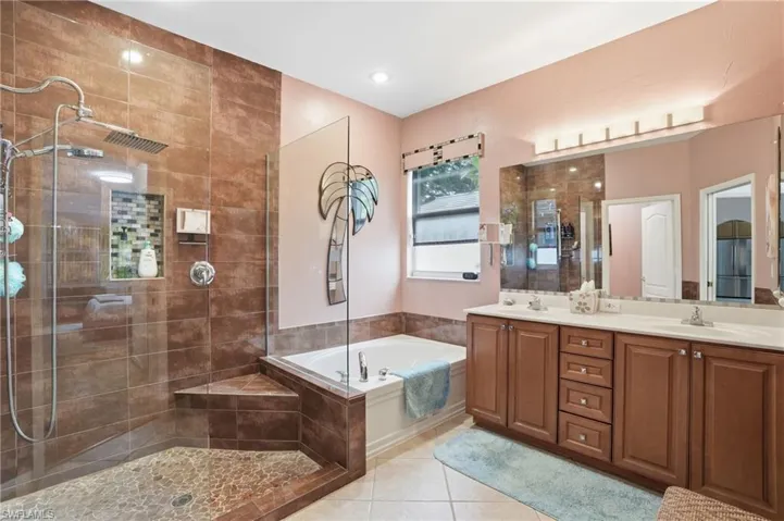 9954 Colonial Walk N, Estero, Florida 33928
