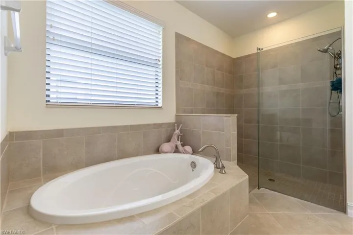 7807 Bucks Run Dr, Naples, Florida 34120