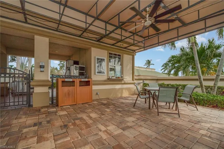 Poolside Cafe