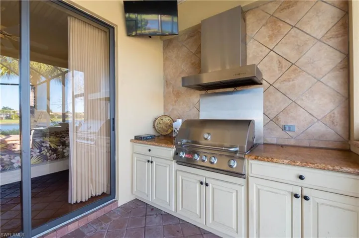 OUTDOOR KITCHEN