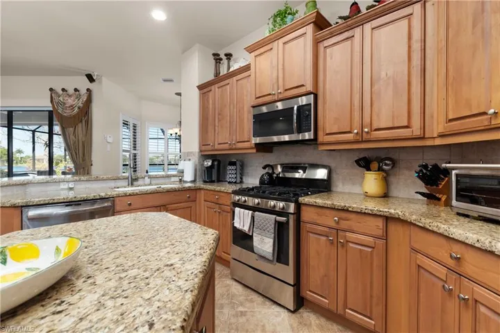CUSTOM WOOD CABINETS