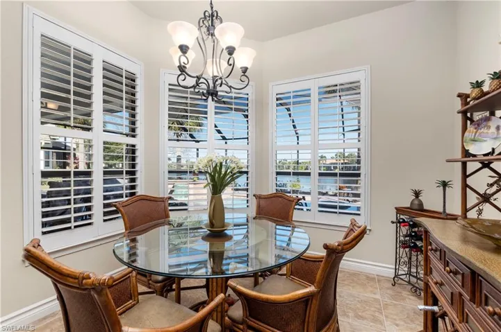 EAT IN KITCHEN W/PLANTAION SHUTTERS