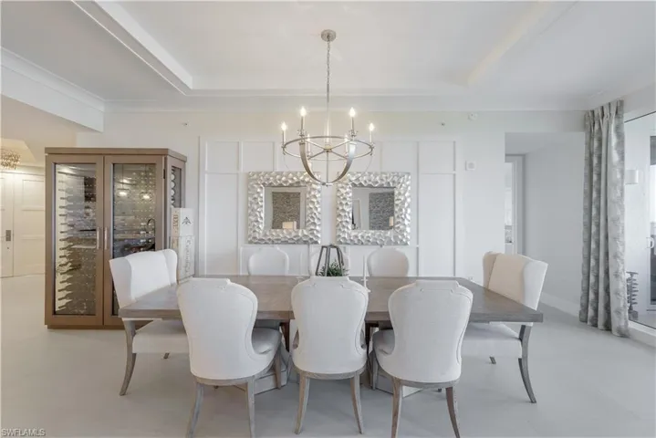 LARGE dining area -- perfect for large or small get togethers.
