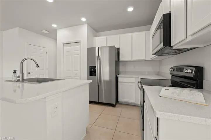 15346 Wildflower Circle Naples, FL 34119 - light bright kitchen