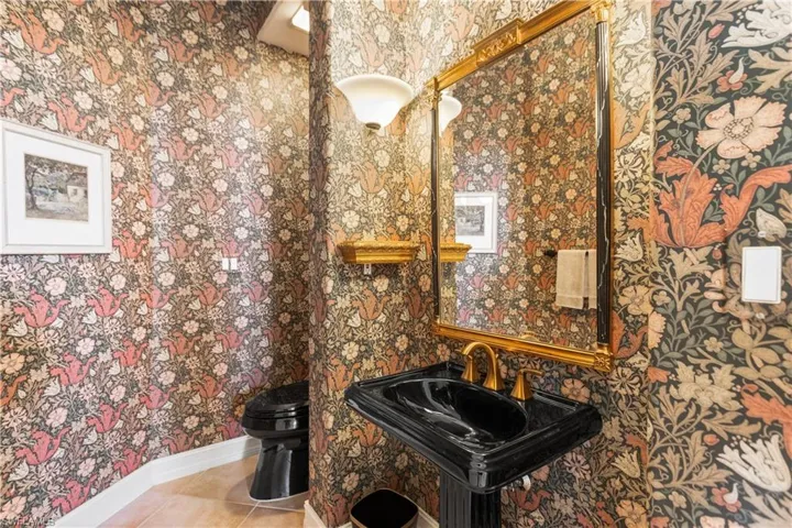 Guest bathroom.