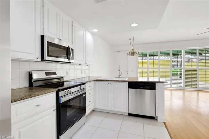6284  Towncenter  CIR, Naples, FL 34119