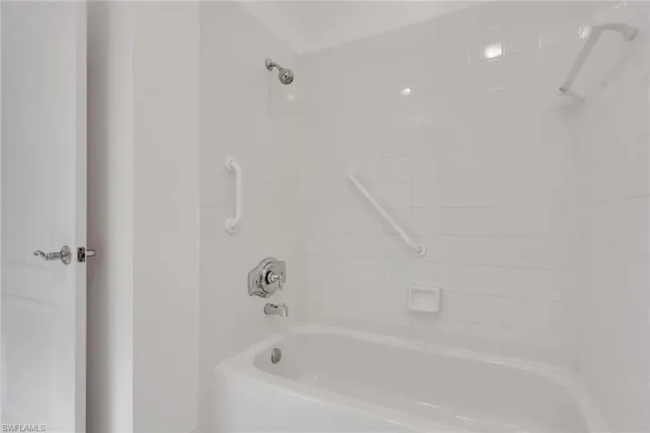 6284 Towncenter Cir, Naples, Florida 34119