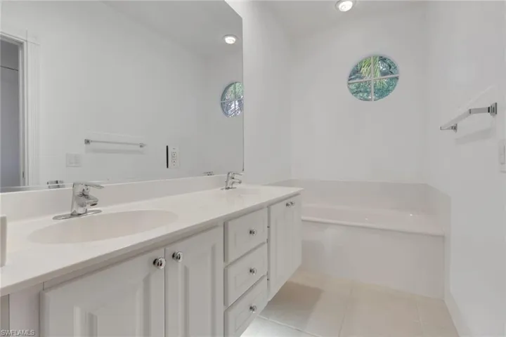 6284 Towncenter Cir, Naples, Florida 34119