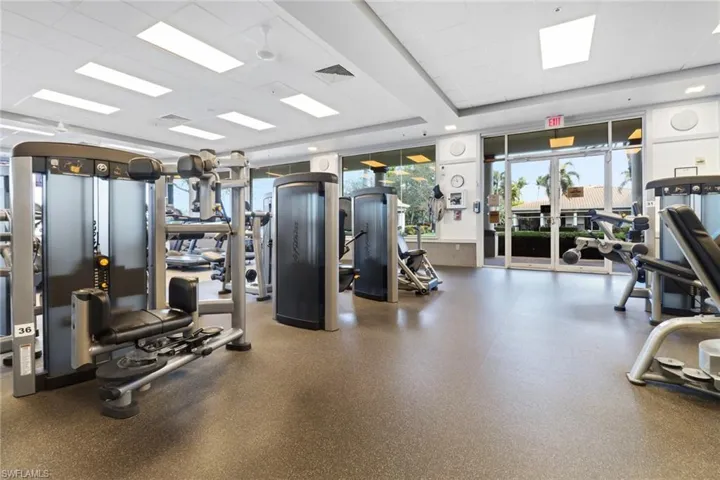 6284  Towncenter  CIR, Naples, FL 34119