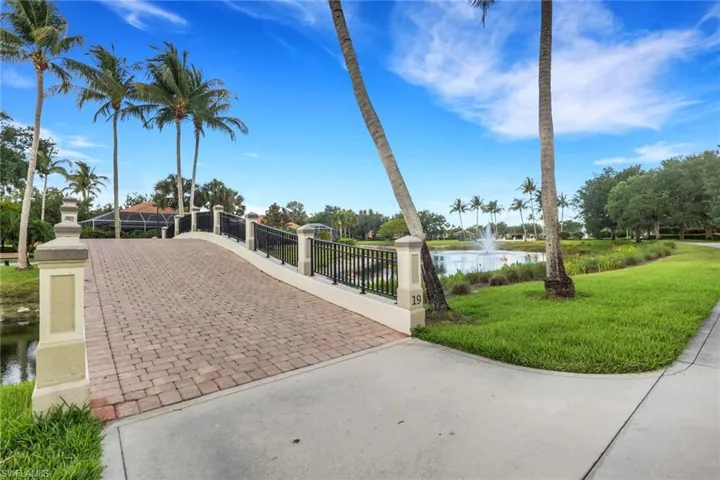 6284  Towncenter  CIR, Naples, FL 34119