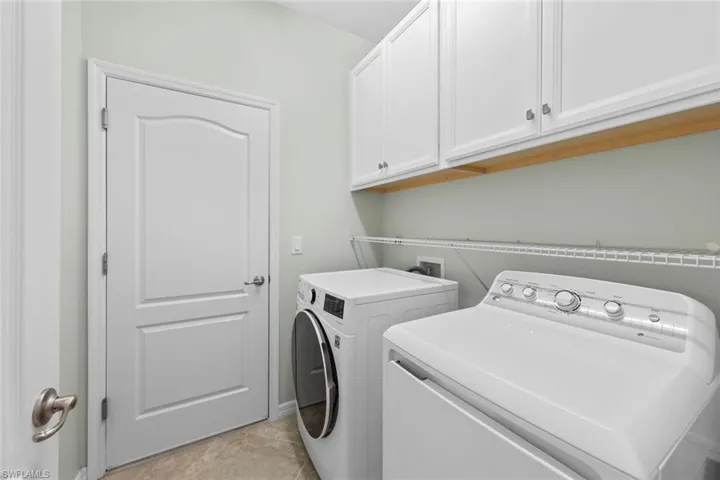 9251  Woodhurst  DR, Naples, FL 34120