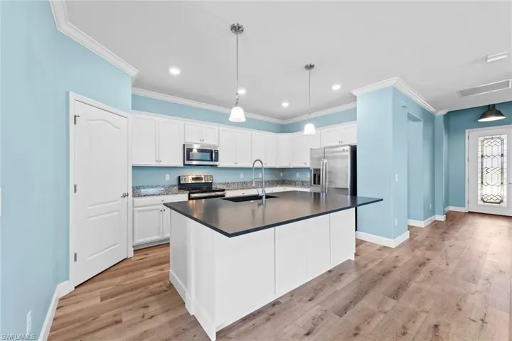 9251  Woodhurst  DR, Naples, FL 34120