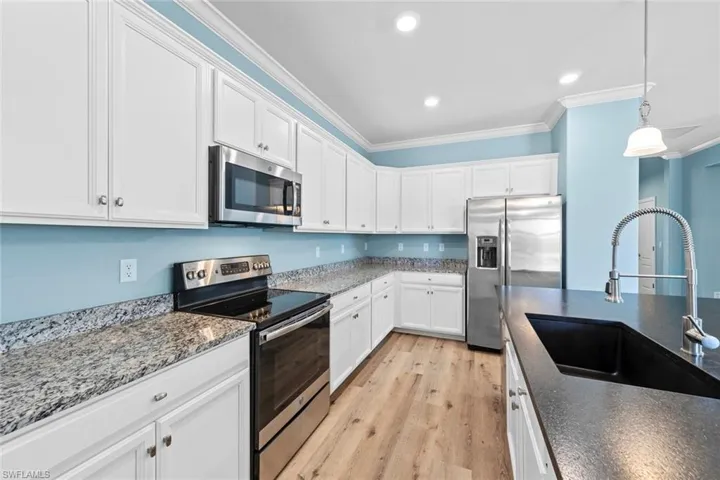 9251  Woodhurst  DR, Naples, FL 34120