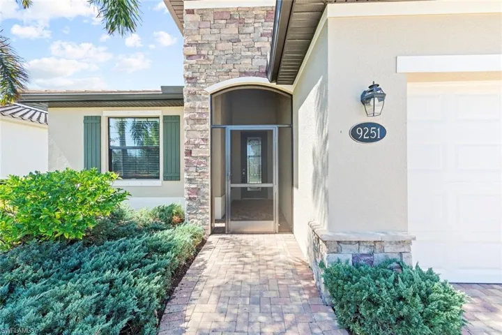 9251  Woodhurst  DR, Naples, FL 34120