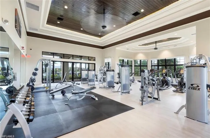 9251  Woodhurst  DR, Naples, FL 34120