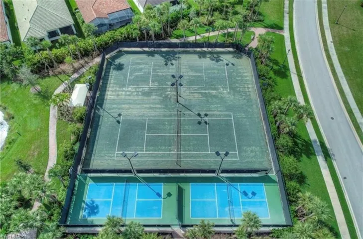 9251  Woodhurst  DR, Naples, FL 34120