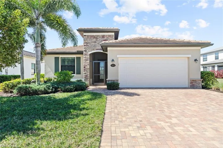 9251  Woodhurst  DR, Naples, FL 34120