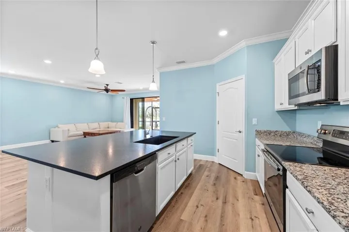 9251  Woodhurst  DR, Naples, FL 34120