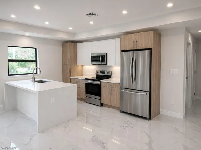 569  Aspen S AVE, Lehigh Acres, FL 33974
