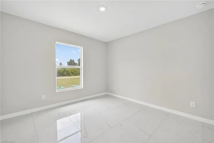 569  Aspen S AVE, Lehigh Acres, FL 33974
