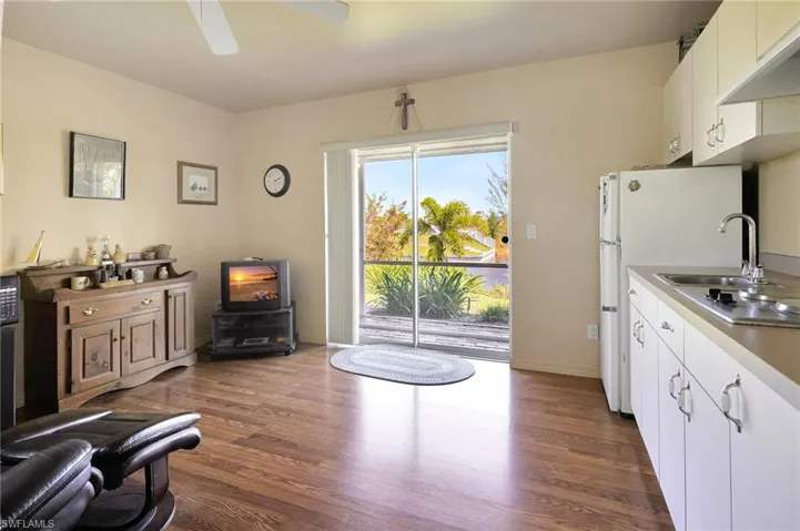3rd br or office or in-law suite w/ small Kitchen