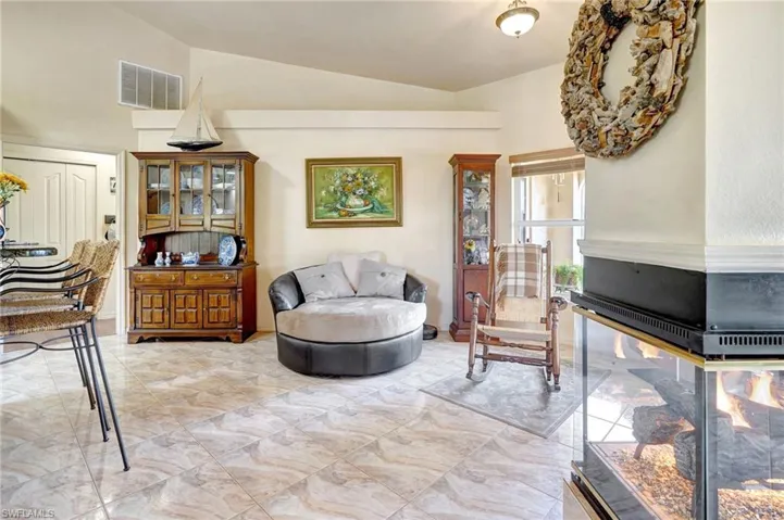 Breakfast bar and sitting area