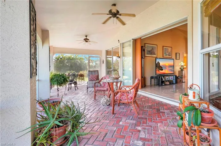 Sunroom / solarium with ceiling fan