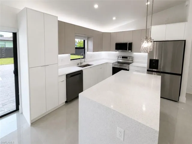 2529 Nw 19th Pl, Cape Coral, Florida 33993