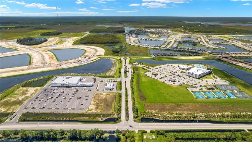 Verdana Shopping Center, Start of East Neighborhood and Main Amenities Center