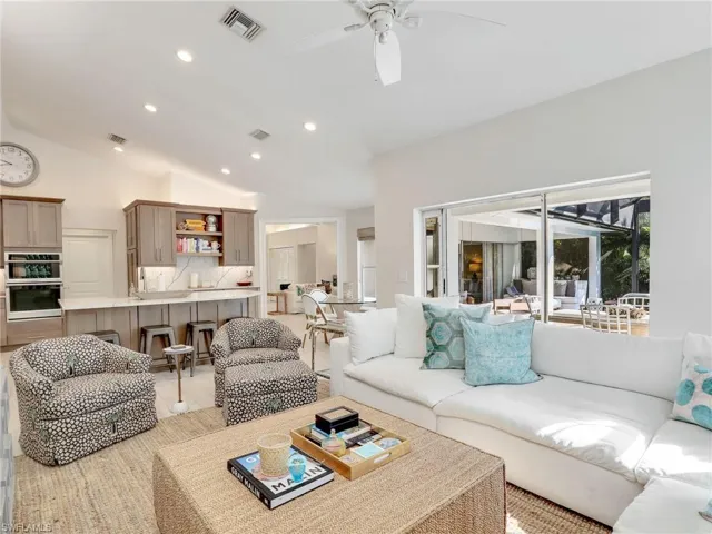 Living area w/ sliders to the lanai