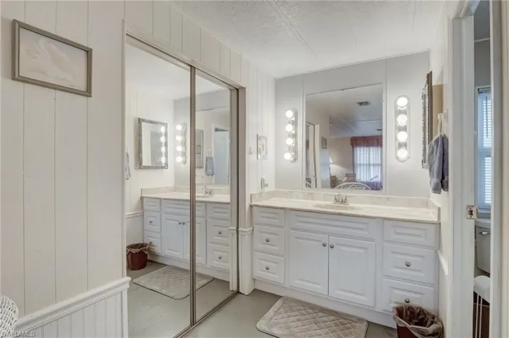 Ensuite bathroom with vanity