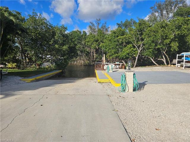 30  Pearl  DR, NAPLES, FL 34114
