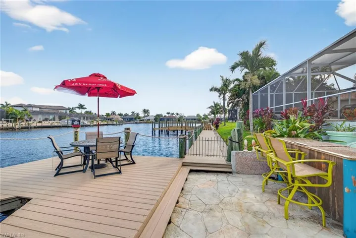 Composite dock with bar
