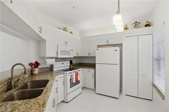 1290  Sweetwater  CV, Naples, FL 34110