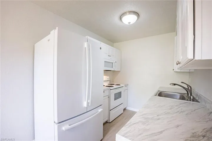4605  Bayshore  DR, Naples, FL 34112