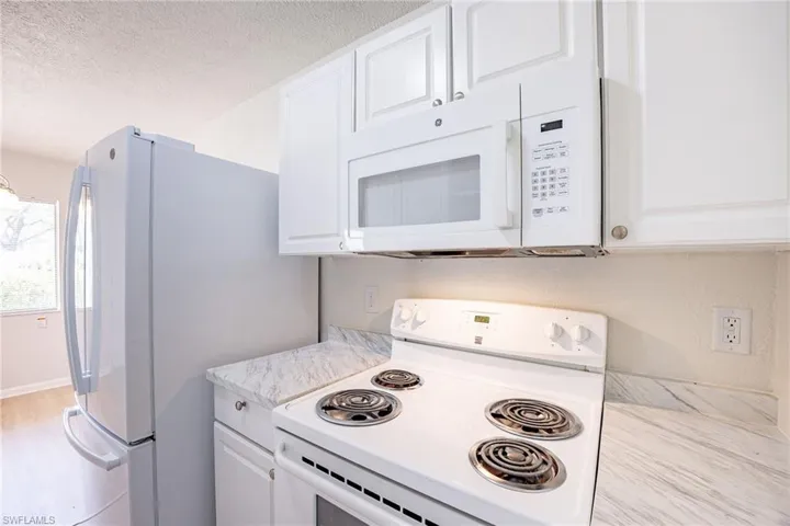 4605  Bayshore  DR, Naples, FL 34112