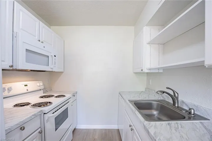 4605  Bayshore  DR, Naples, FL 34112